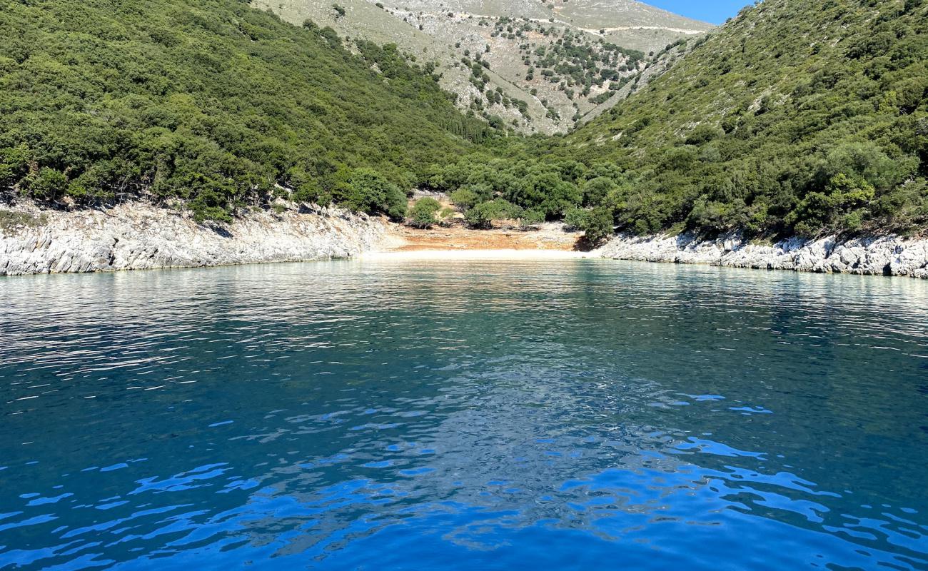 Фото Kapsolimionas beach с белая чистая галька поверхностью