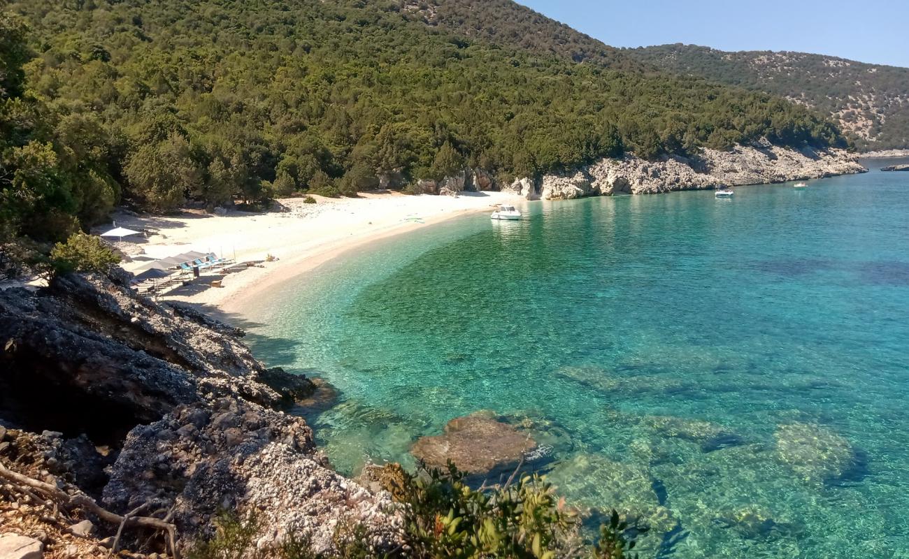 Фото Koutsoupia beach с белая чистая галька поверхностью