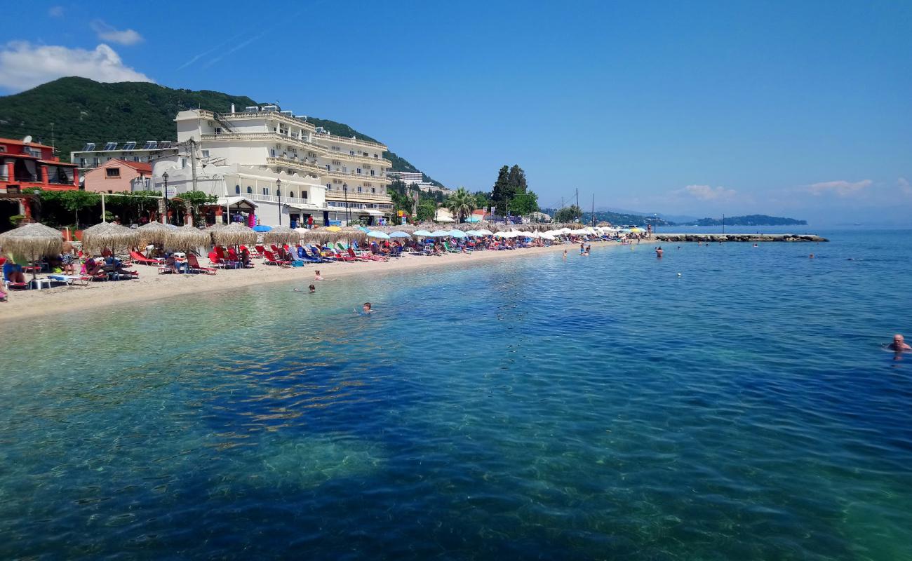 Фото Benitses beach с серая галька поверхностью