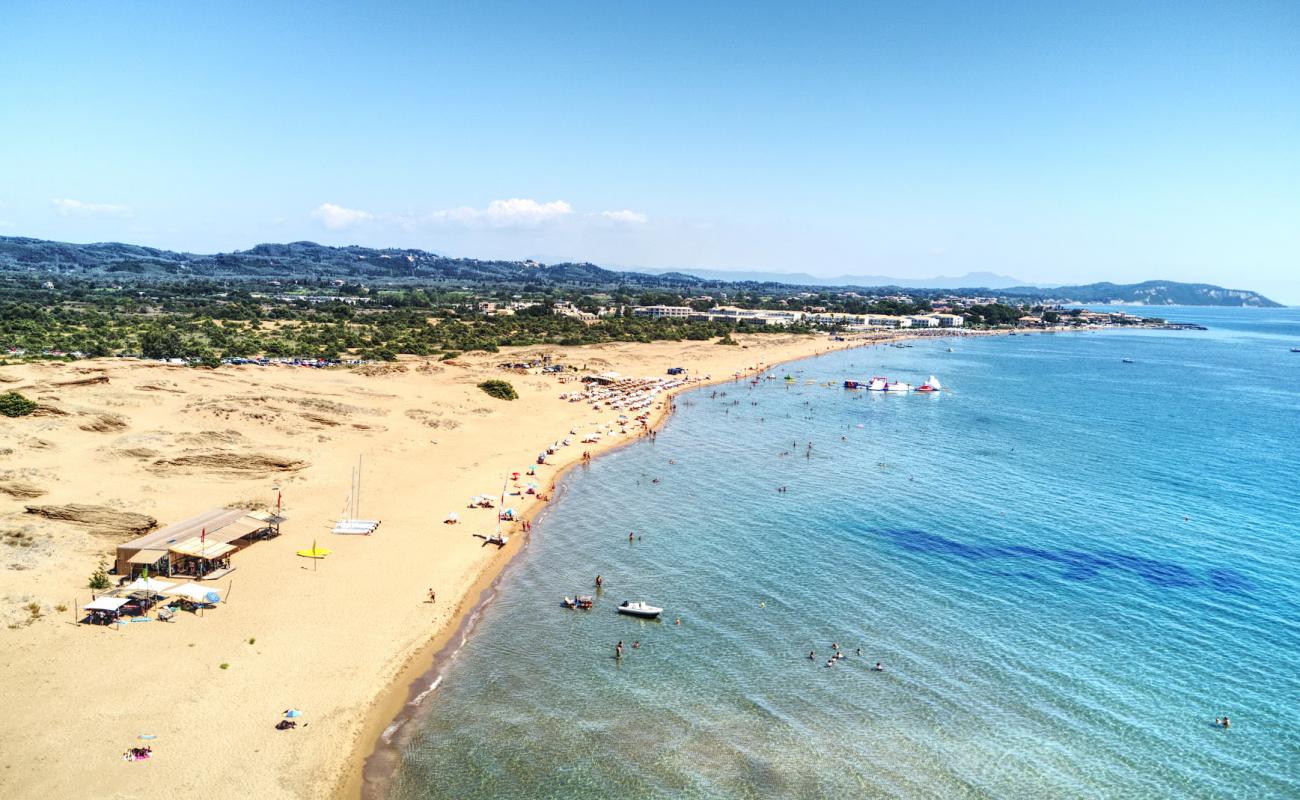 Фото Issos beach с золотистый песок поверхностью