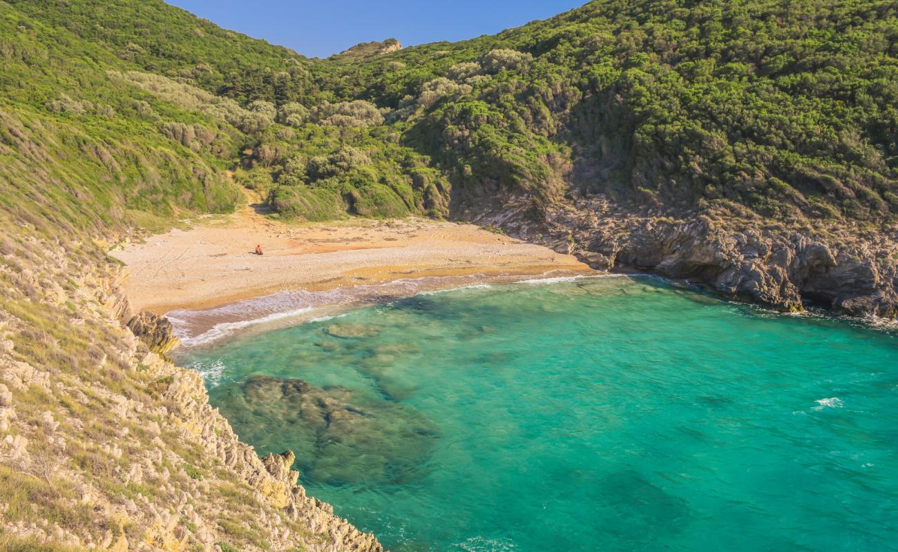 Фото Iliodoros beach с песок с галькой поверхностью