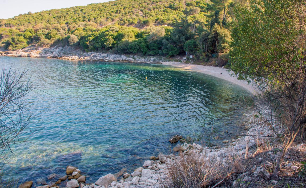 Фото Syki Bay, Corfu с светлая галька поверхностью