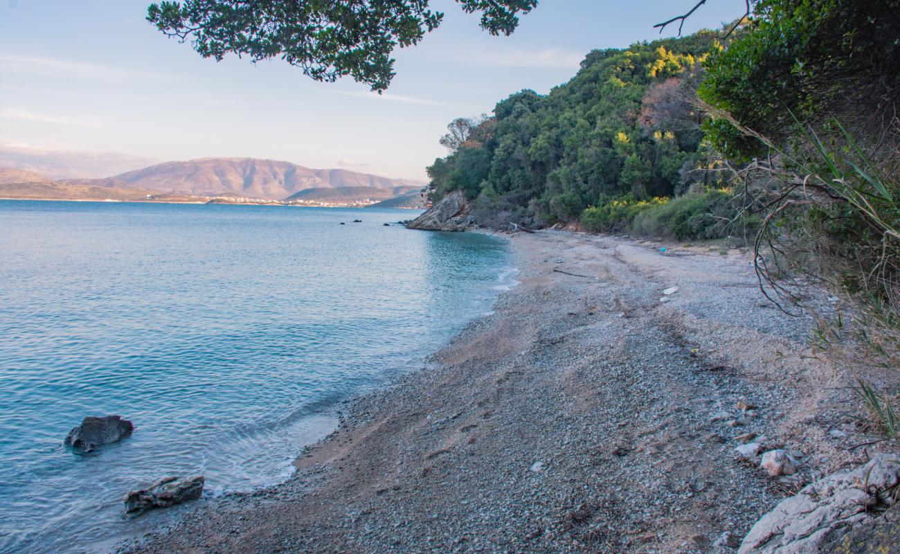 Фото Tzoufaka beach с песок с галькой поверхностью