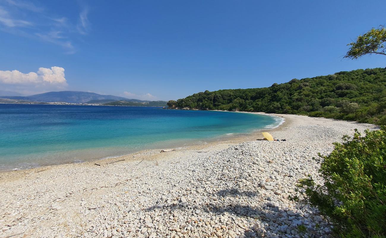 Фото Akoli beach с светлая галька поверхностью