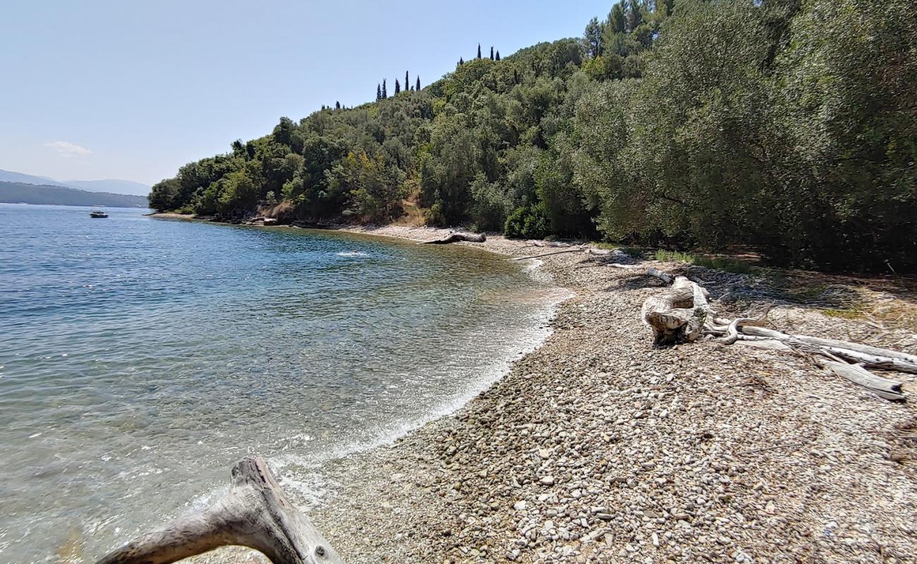 Фото Kassopei beach с песок с галькой поверхностью