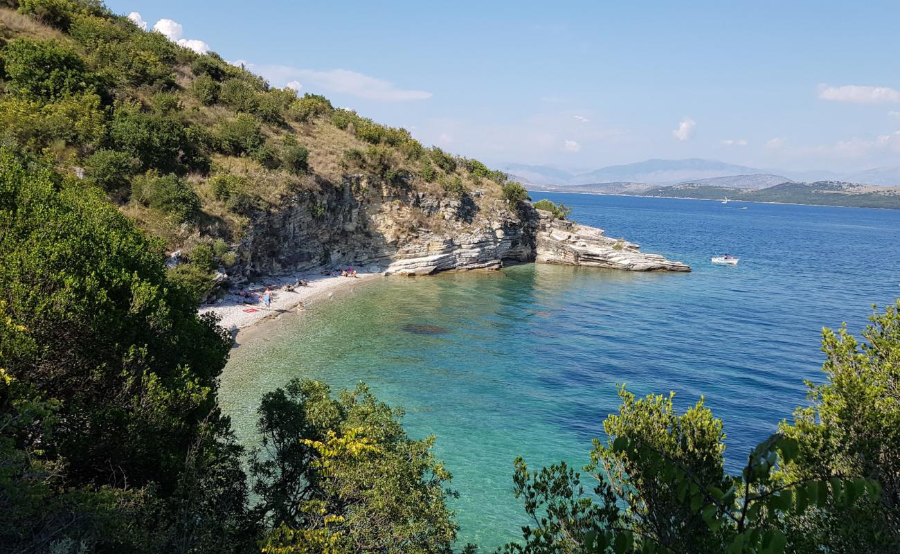 Фото Kouloura beach с песок с галькой поверхностью