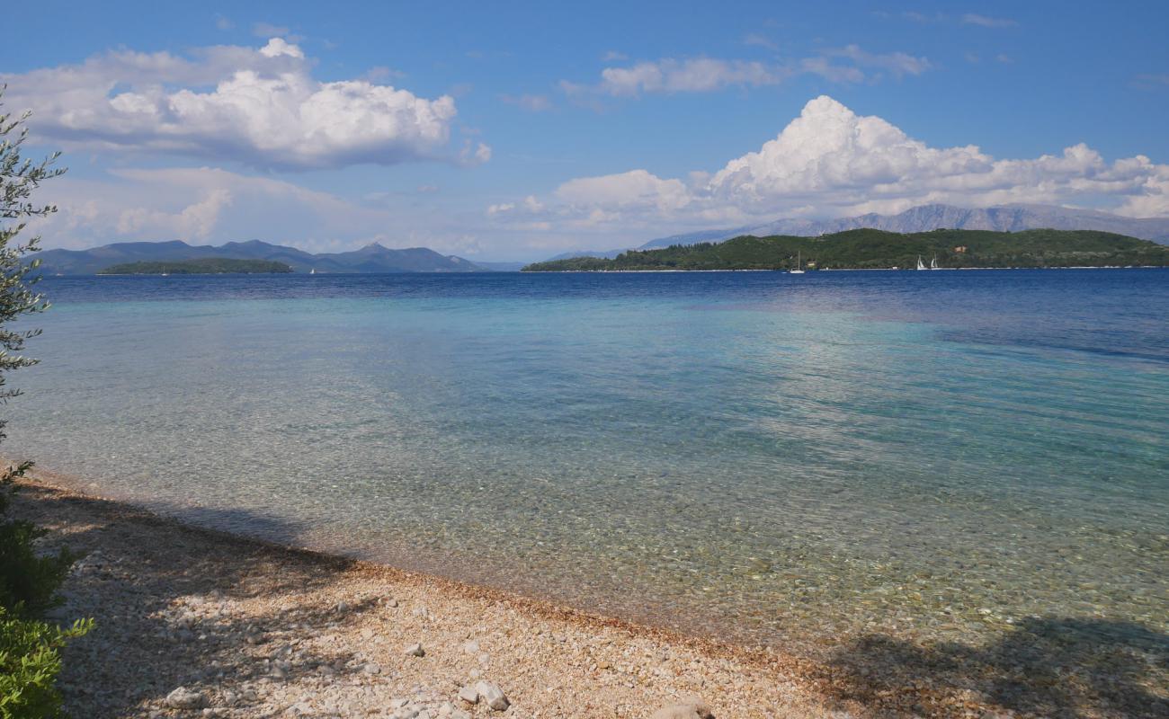 Фото Beach Ellomeni с темная чистая галька поверхностью