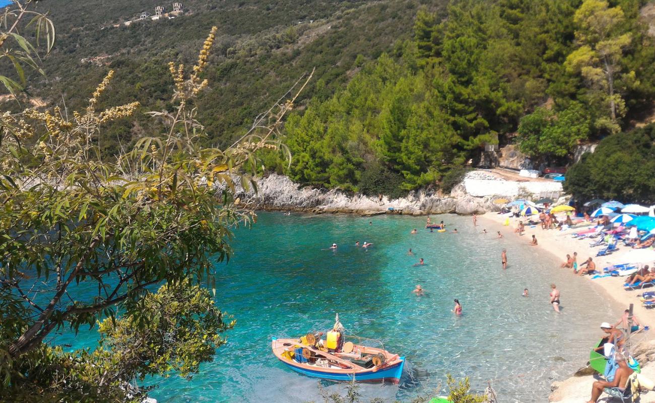 Фото Afteli Beach с белая чистая галька поверхностью