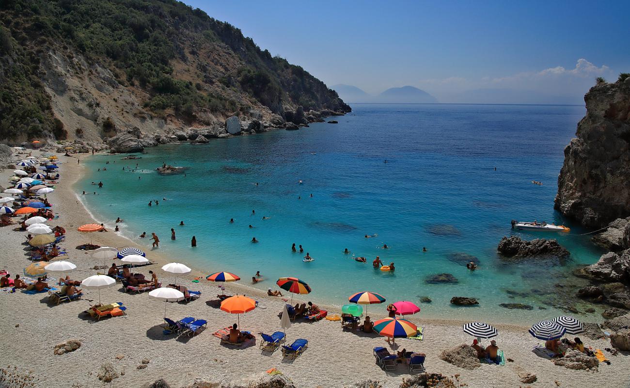 Фото Agiofili Beach с белая галька поверхностью