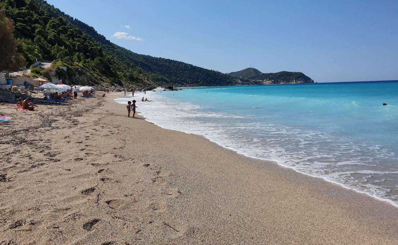 Фото Pefkoulia Beach с светлый песок поверхностью