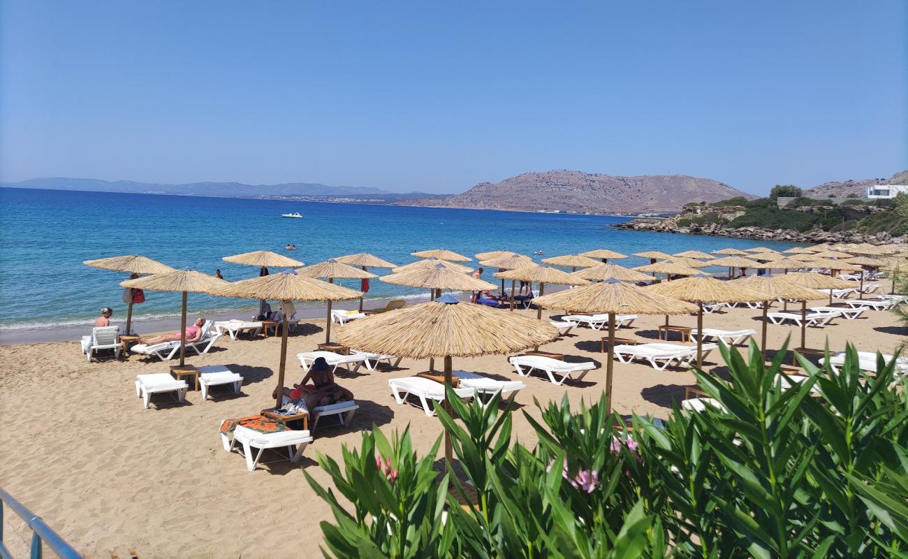 Фото Pefkos Beach с светлый песок поверхностью