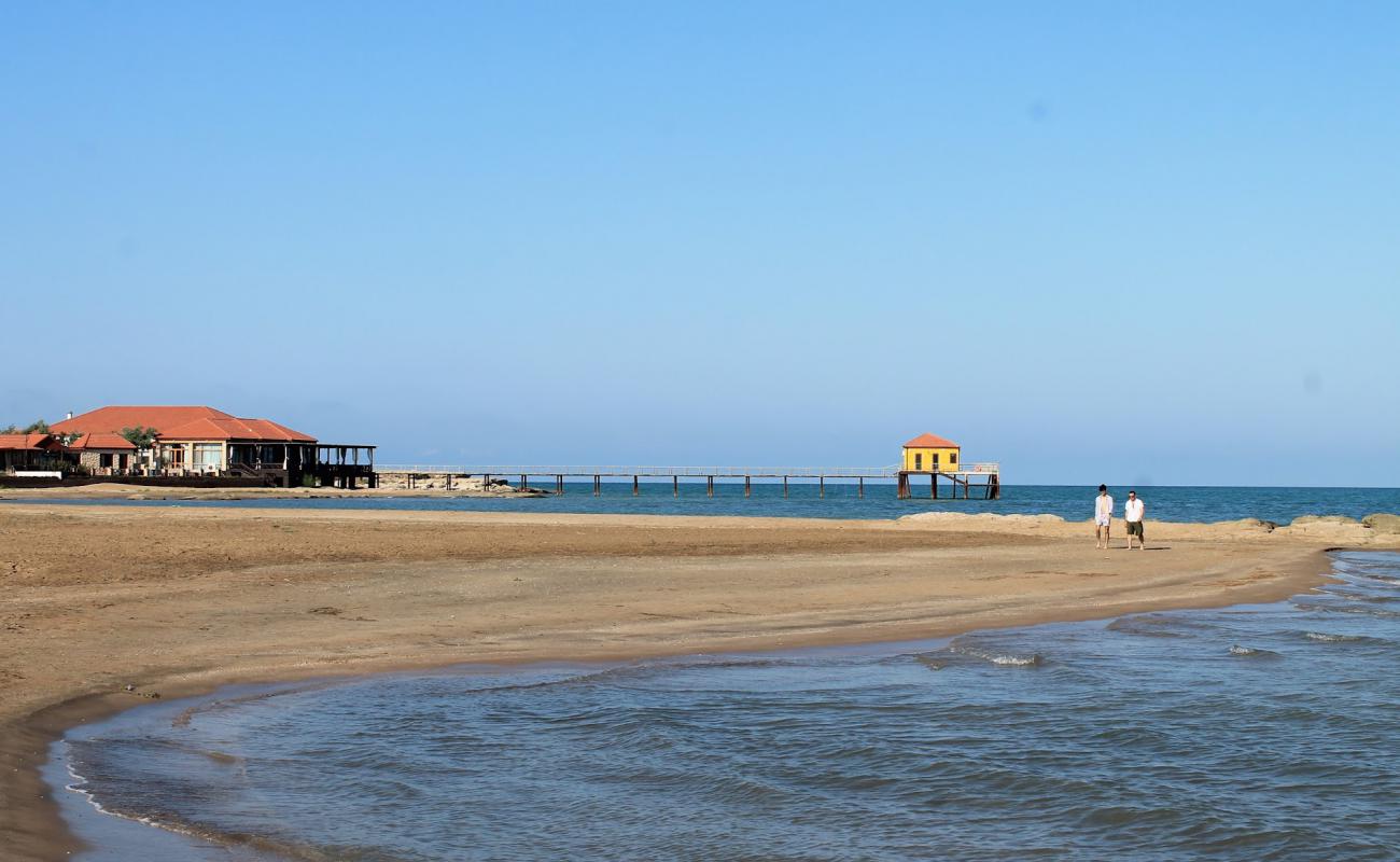 Фото Amburan Beach с светлый песок поверхностью