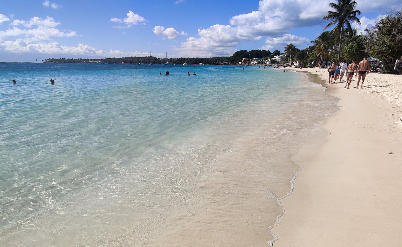 Фото Plage du bourg с золотистый песок поверхностью