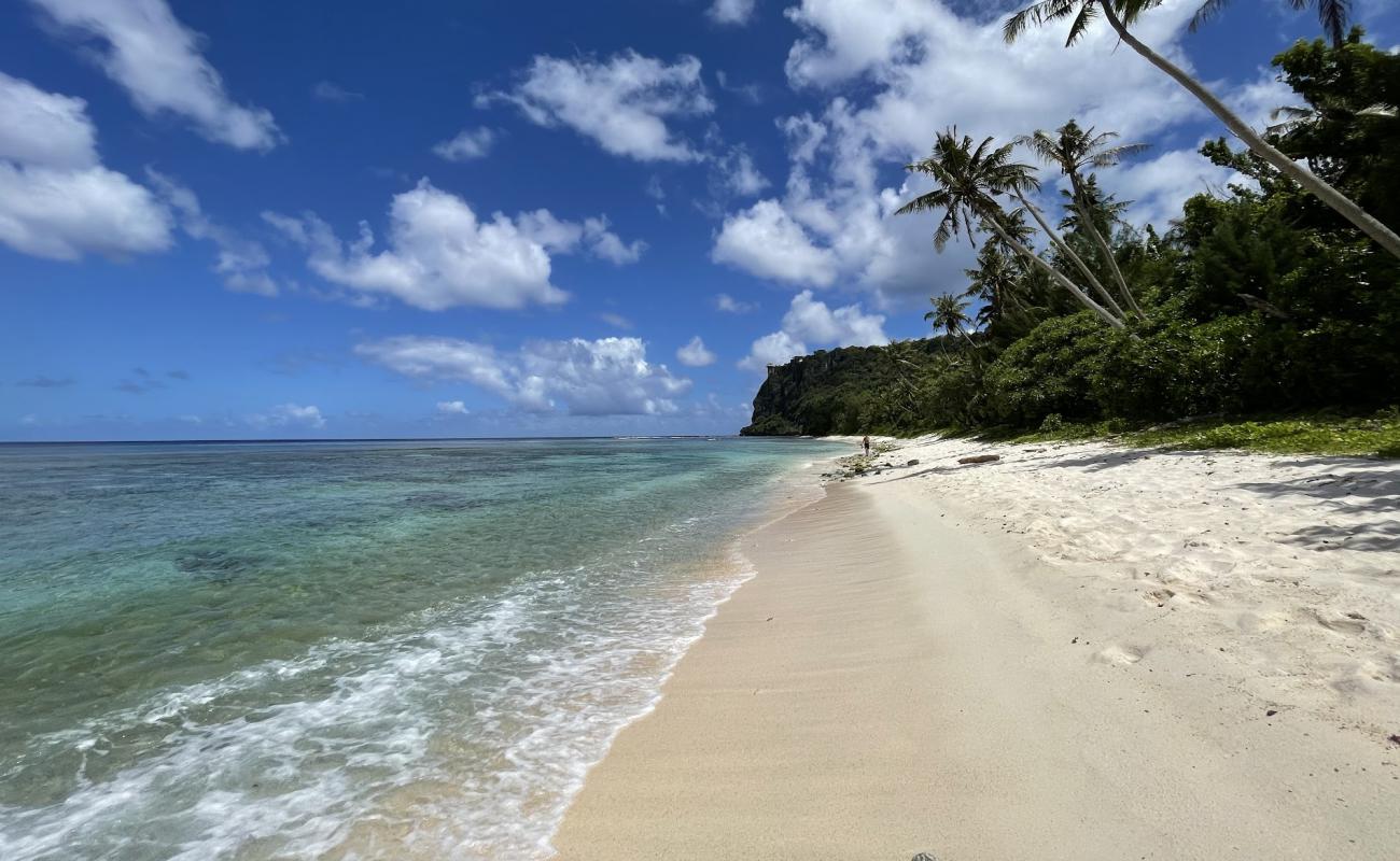 Фото FaiFai Beach с песок с камнями поверхностью