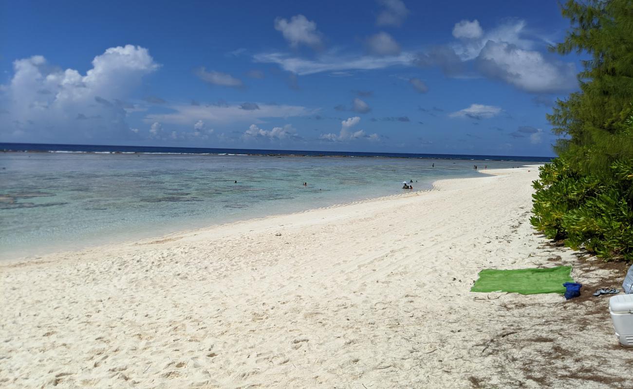 Фото Ritidian Beach с светлый песок поверхностью