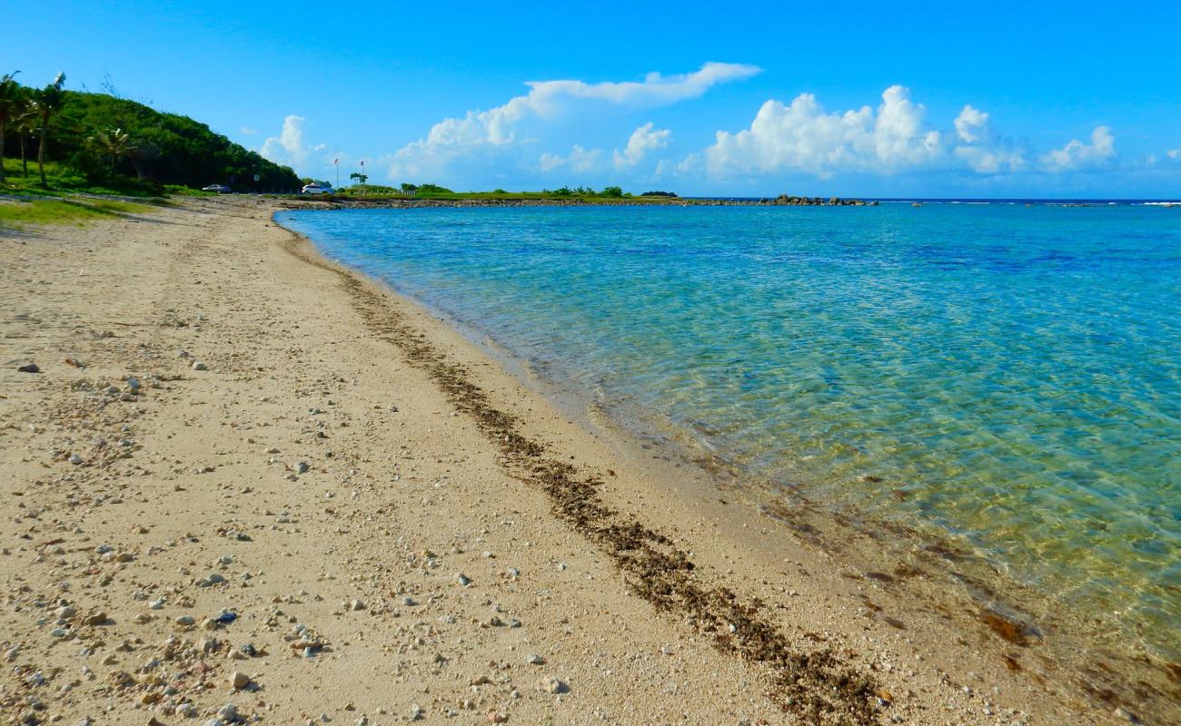 Фото Nat Park Asan Beach с песок с галькой поверхностью