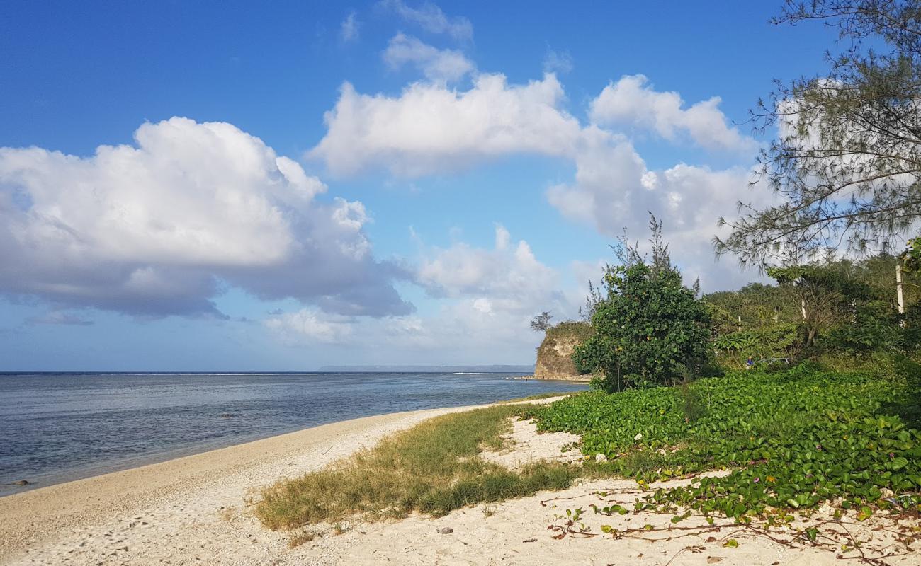 Фото Asan Beach Park с песок с галькой поверхностью