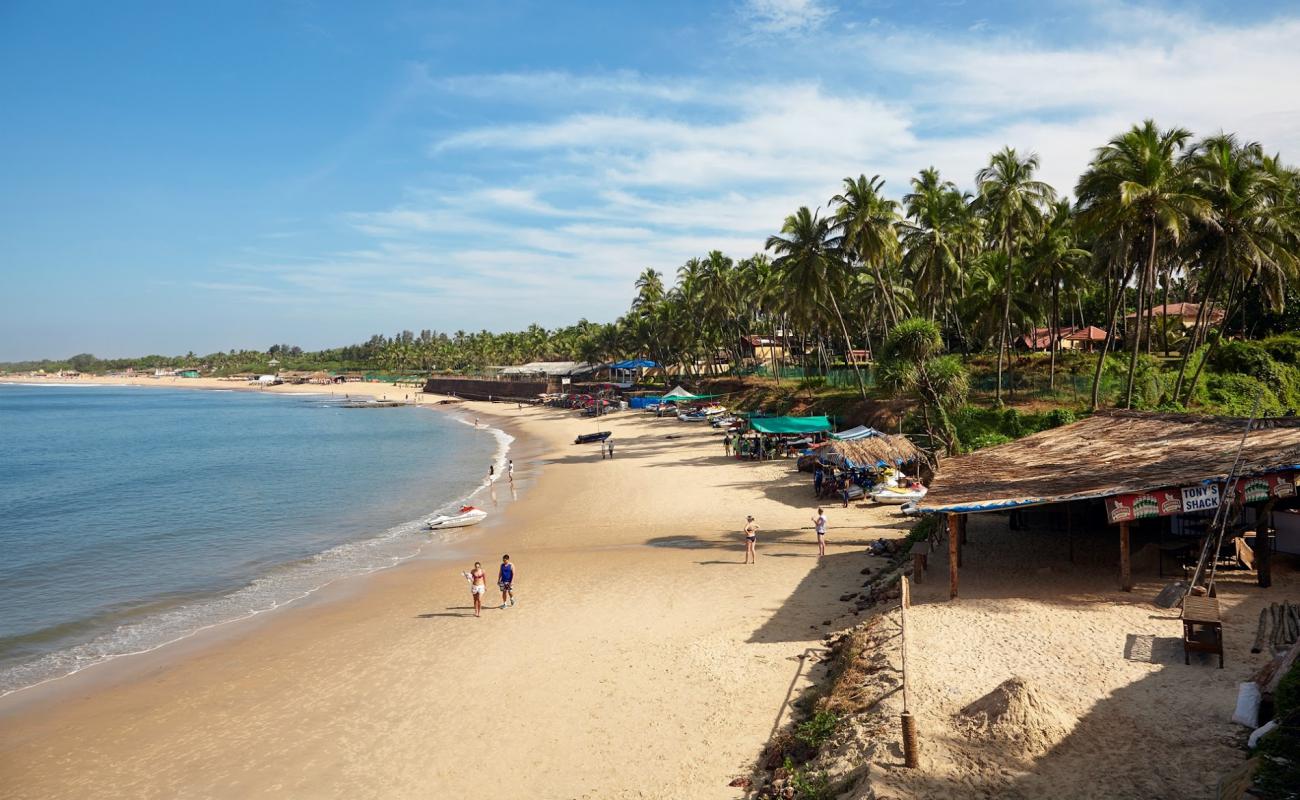 Фото Anjuna Beach с светлый песок поверхностью