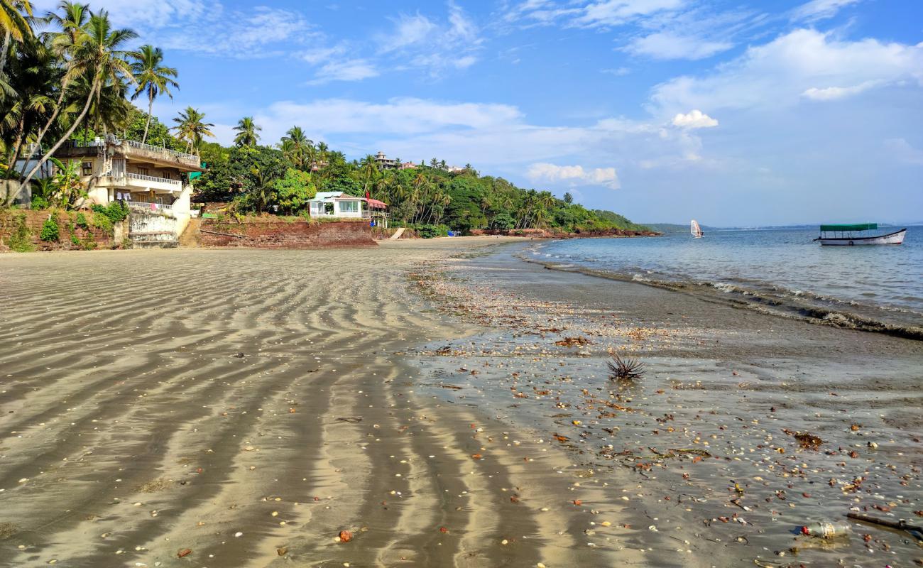 Фото Dona Paula Beach с светлый песок поверхностью