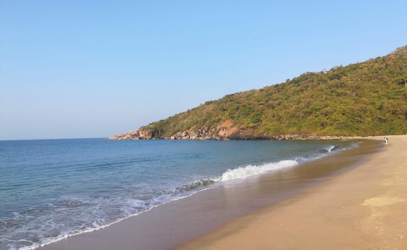 Фото Balindra Deva Beach с светлый песок поверхностью