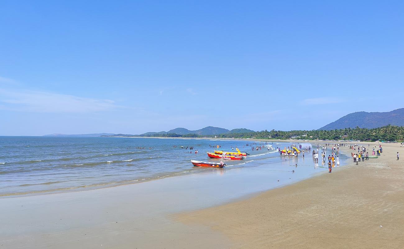 Фото Murudeshwara Beach с светлый песок поверхностью