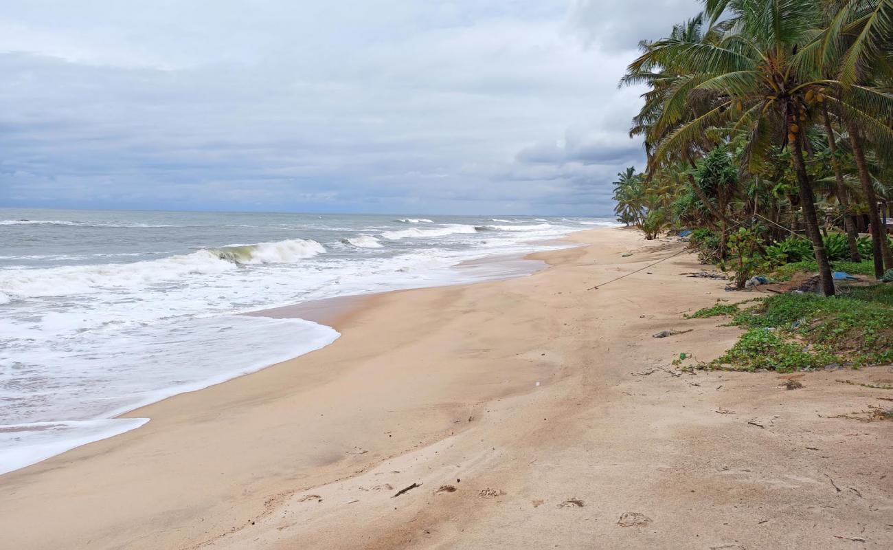 Фото Akalabailu beach с светлый песок поверхностью