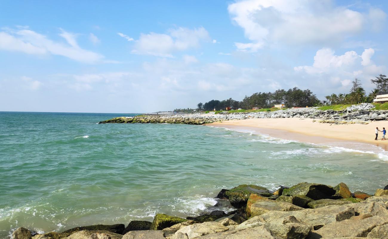 Фото Trasi Beach с золотой ракушечник поверхностью