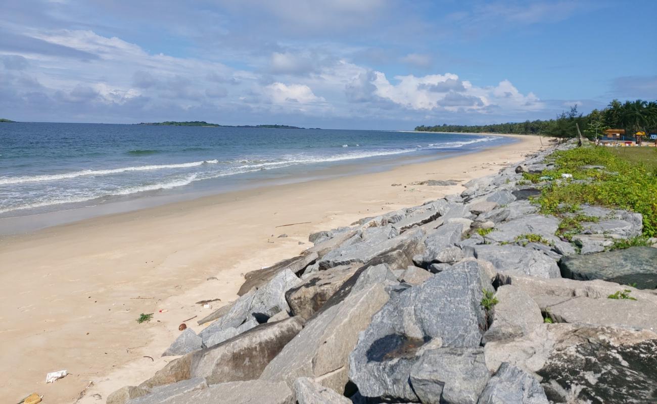 Фото Padukere Beach с светлый песок поверхностью