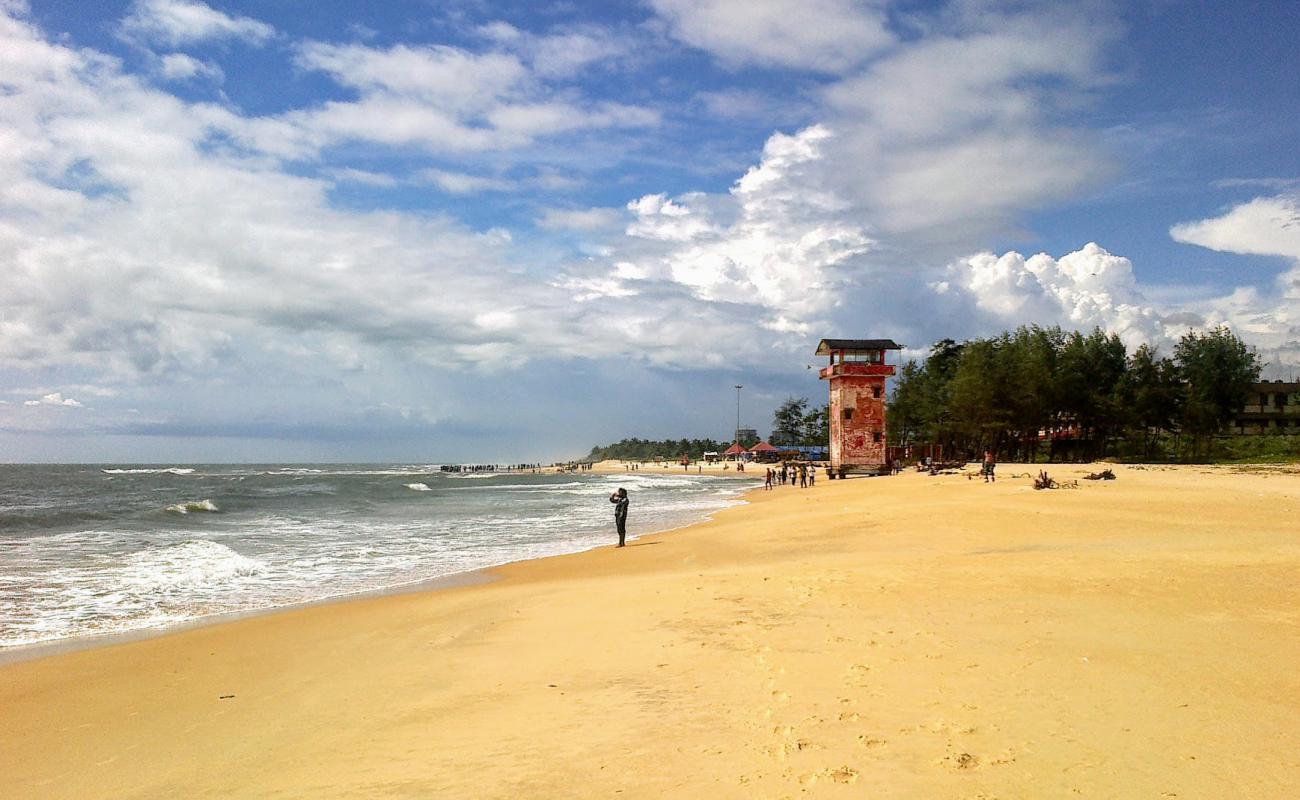 Фото Panambur Beach с светлый песок поверхностью