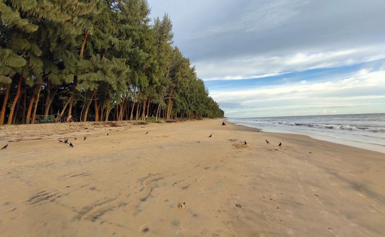 Фото Valapad Beach с светлый песок поверхностью