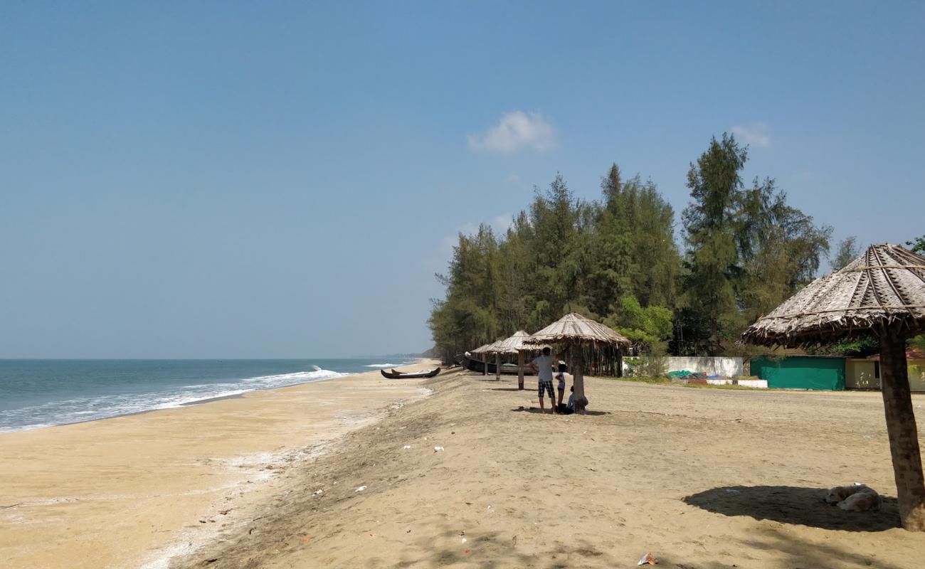 Фото Kuzhuppilly Beach с светлый песок поверхностью