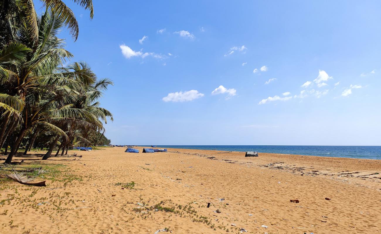 Фото Puthenthope Beach с светлый песок поверхностью