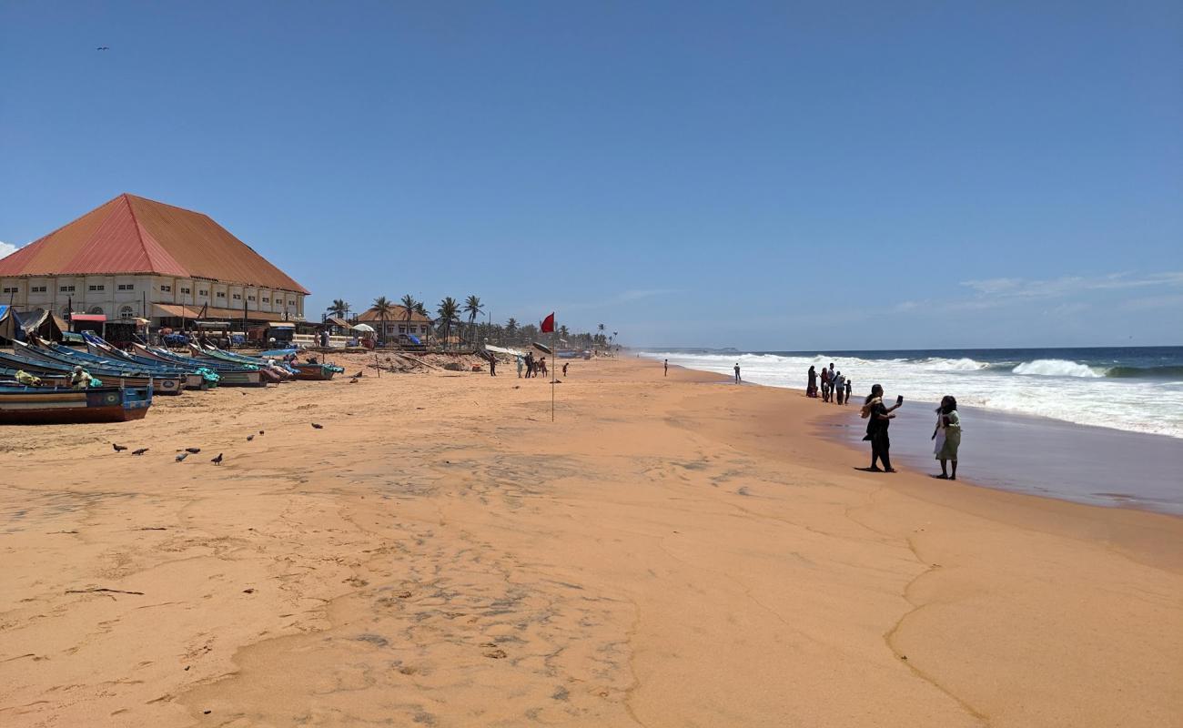 Фото Shangumugham Beach с светлый песок поверхностью