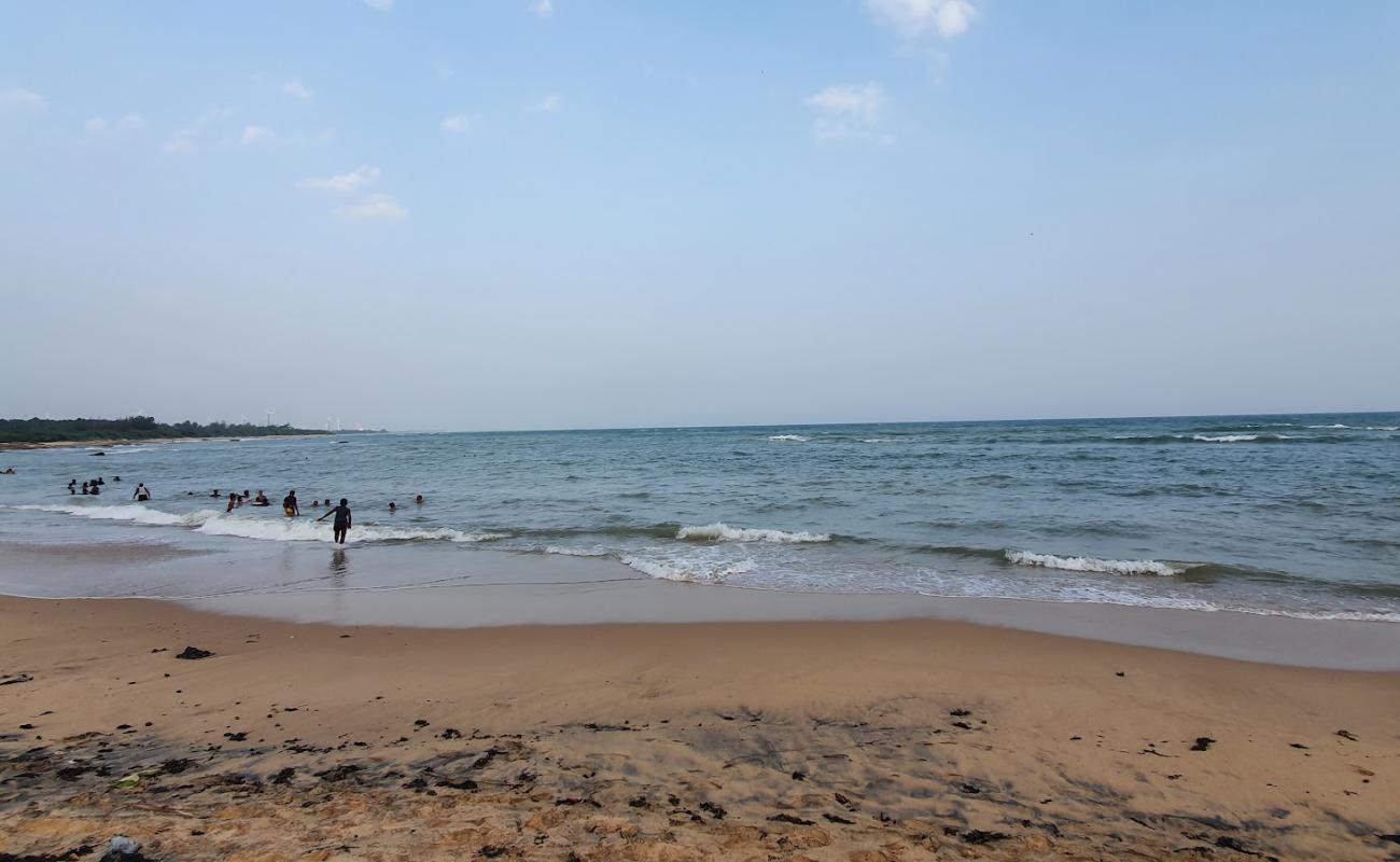 Фото Rasthakaadu Beach с светлый песок поверхностью