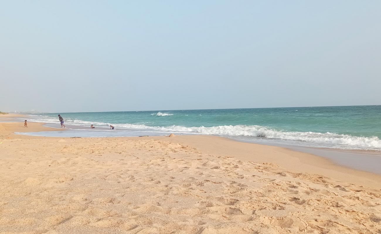 Фото Chettikulam Beach с светлый песок поверхностью