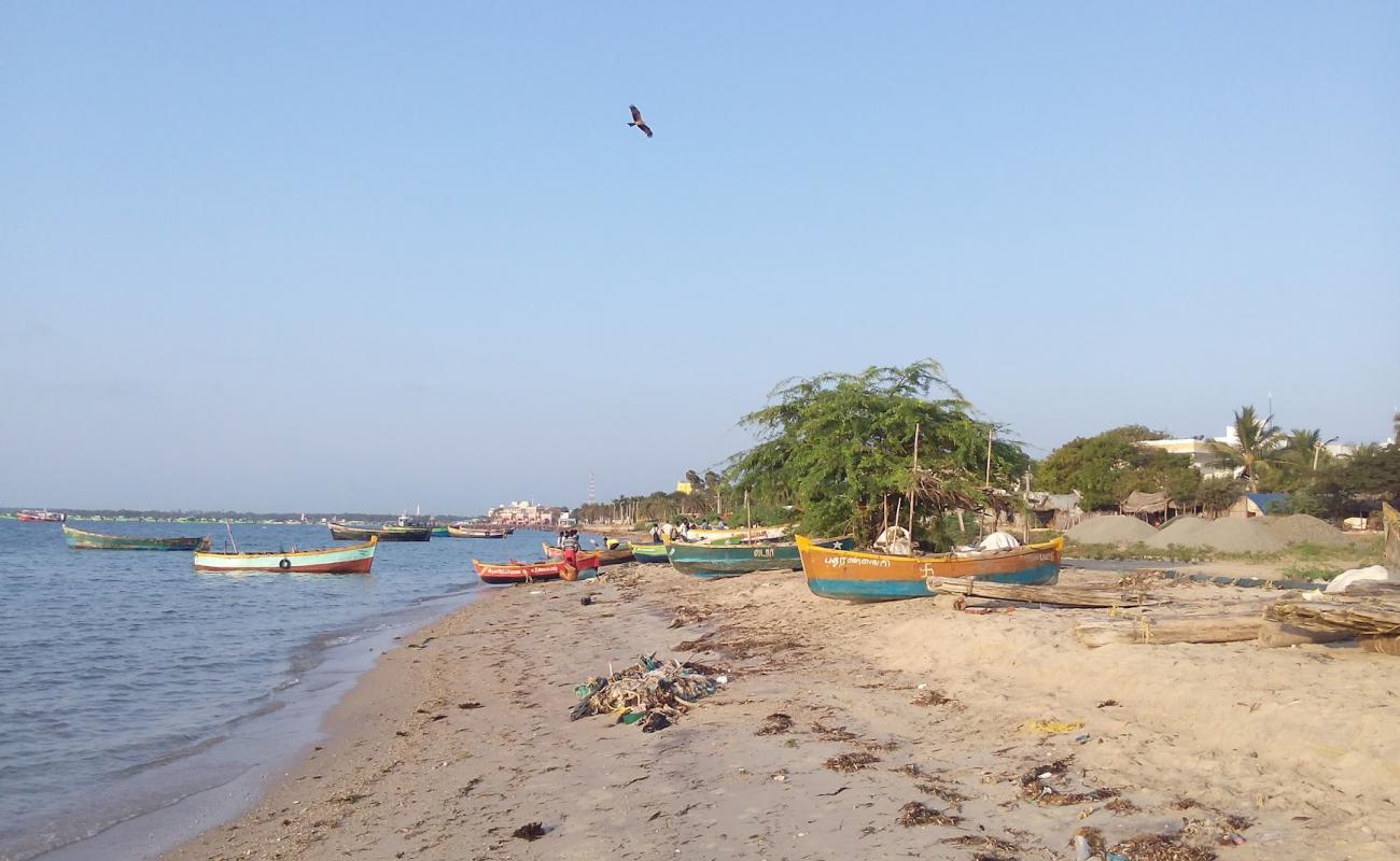 Фото Sangumal Beach, Rameswaram с светлый песок поверхностью