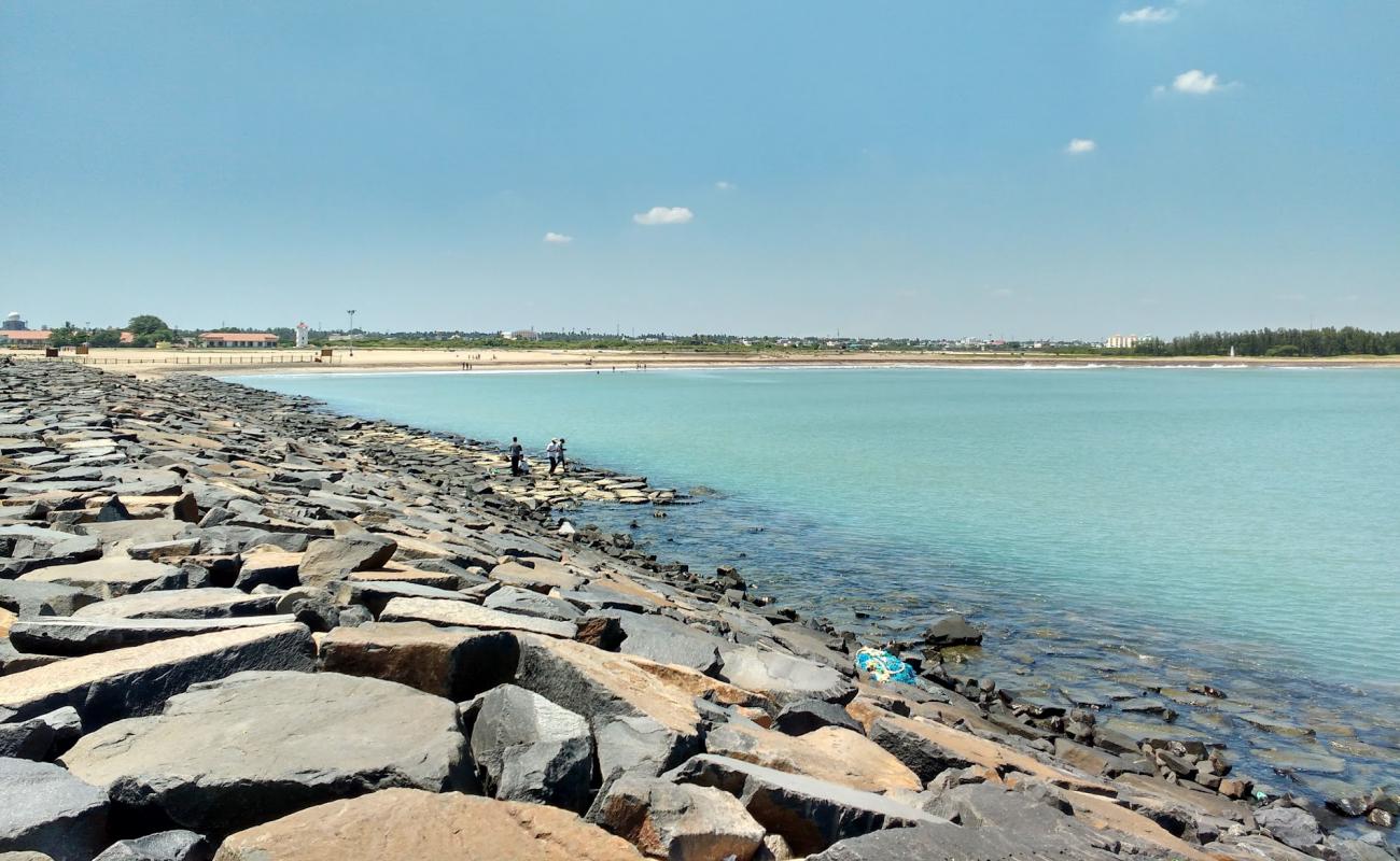 Фото Karaikal Beach с светлый песок поверхностью