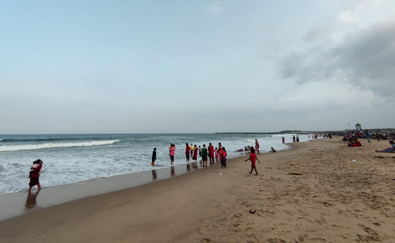 Фото Pondy Marinaa с светлый песок поверхностью