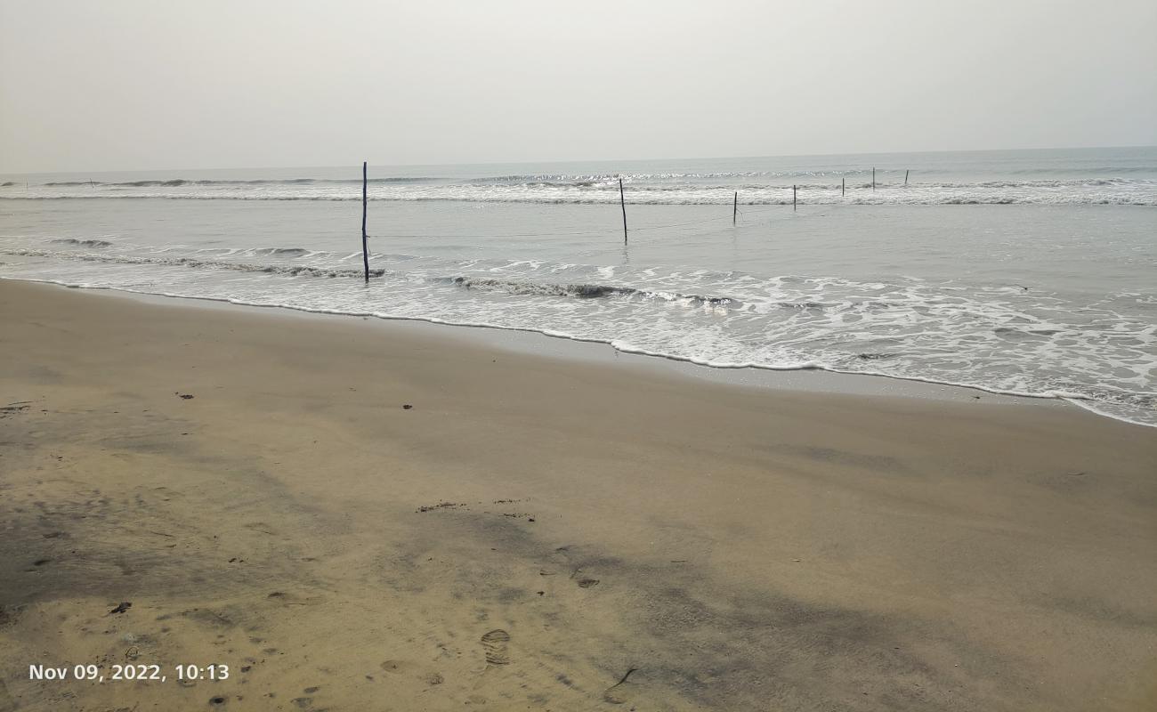 Фото Gollapalem Beach, Krishna District с светлый песок поверхностью