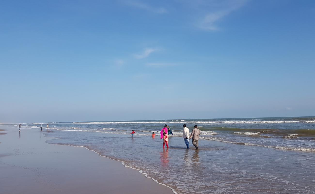 Фото Surasani Yanam Beach с золотистый песок поверхностью