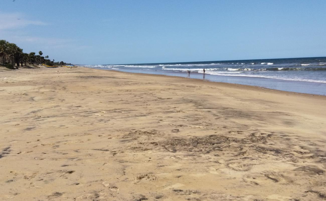 Фото Yellayya peta Beach с светлый песок поверхностью