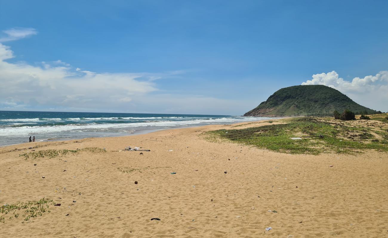 Фото Lovapalle Beach с светлый песок поверхностью