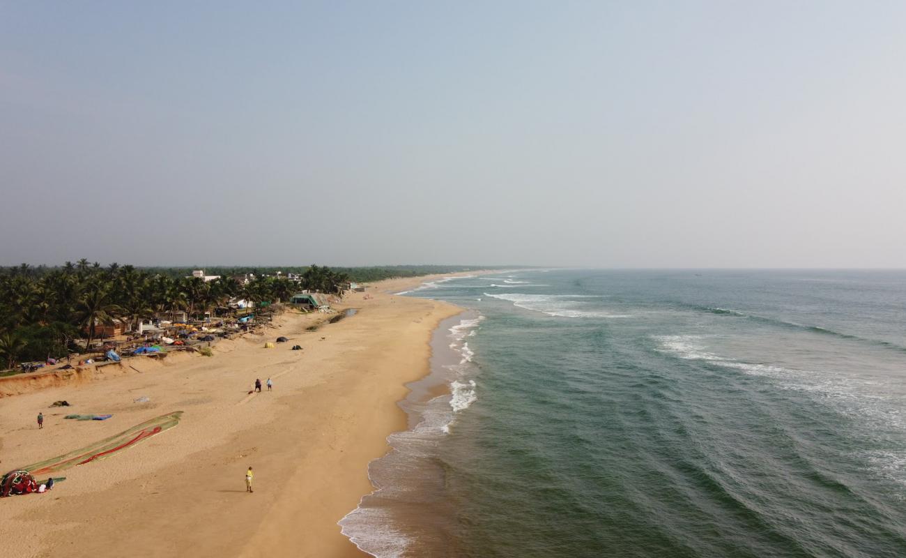 Фото Ramayapatanam Beach с светлый песок поверхностью