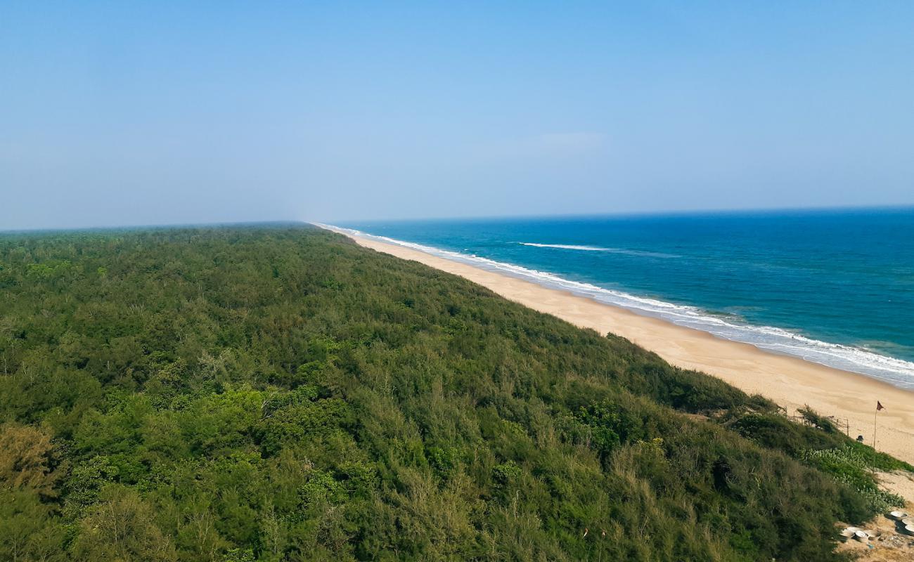 Фото Aleswar Beach с золотистый песок поверхностью