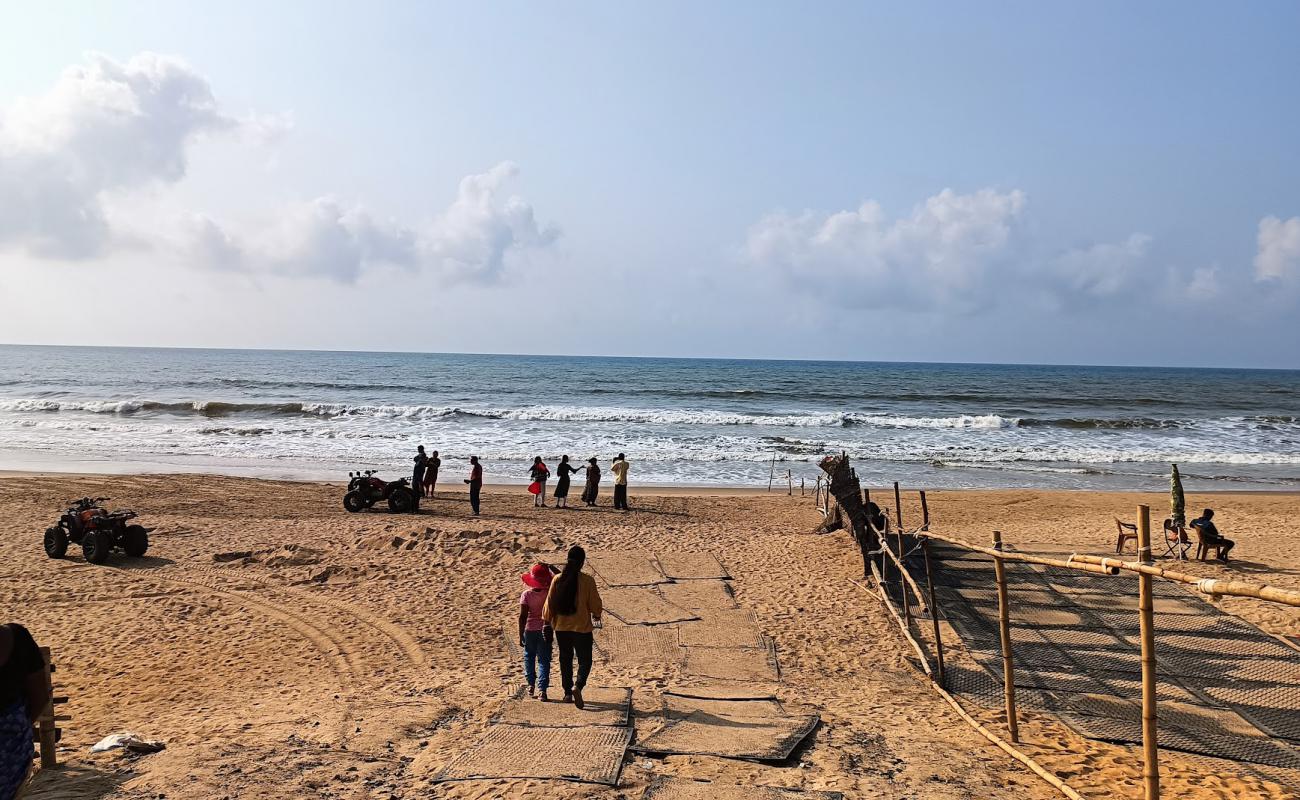 Фото Chandrabhaga Beach с золотистый песок поверхностью