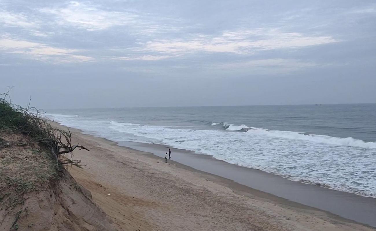 Фото Badakhanja Beach с светлый песок поверхностью