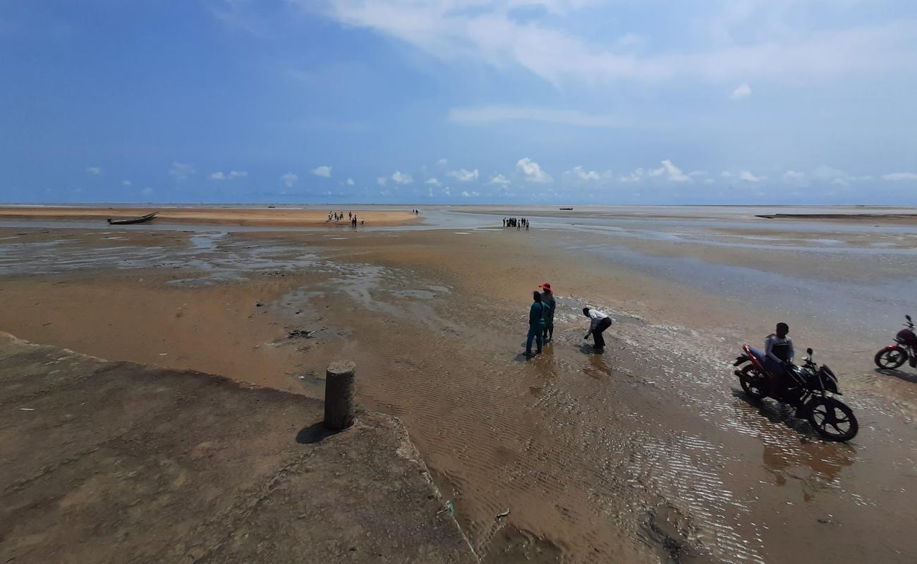 Фото Talsari Beach с светлый песок поверхностью