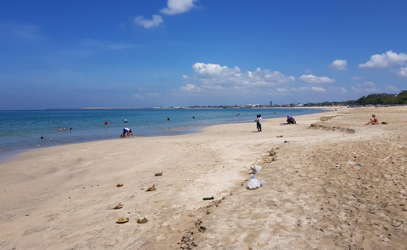 Фото Jimbaran Beach с золотистый песок поверхностью