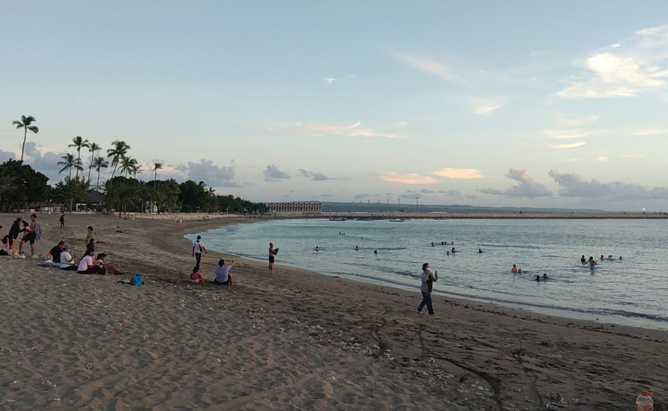 Фото Melisan Beach с серый песок поверхностью