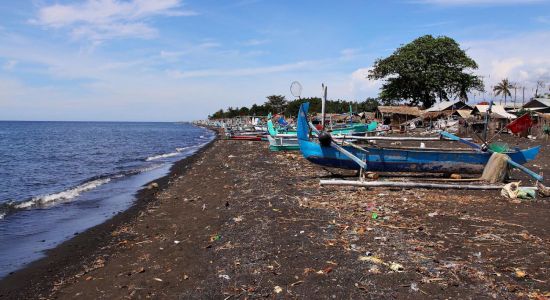 Golden Giri Beach